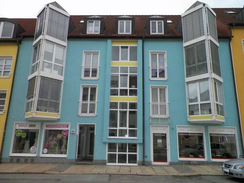Hausansicht - 3-Raumwohnung mit Balkon für clevere Eigennutzer