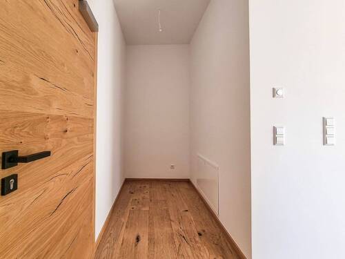 Flur mit Garderobenbereich - 