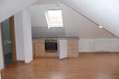 Wohnbereich - Kleine Dachgeschosswohnung in zentraler Lage!