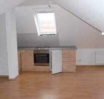 Kleine Dachgeschosswohnung in zentraler Lage! - Hude