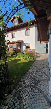 Eingang West - 6 Zimmer Doppelhaushälfte zum Kaufen in Steinhöring OT Abersdorf