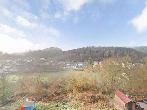 Fernblick vom Balkon - Weitläufiges Wohnhaus mit viel Platz und Komfort in Mittenaar