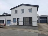 Hausansicht - Modern wohnen in Husby – Sanierte 2-Zimmer-Wohnung mit Fußbodenheizung