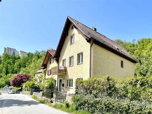 Bild 1 - Einzigartiges Einfamilienhaus mit PVSolarthermie und verwunschenem Garten