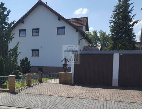 Haus vorne - 6 Zimmer Mehrfamilienhaus, Wohnhaus zum Kaufen in Schipkau / Meuro