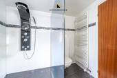 Badezimmer mit Dusche (2. OG) - 