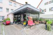 Willkommen in der Pizzeria - 9 Zimmer Mehrfamilienhaus, Wohnhaus zum Kaufen in Metzingen-Neuhausen