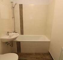 Kinderlachen willkommen...sanierte 4-Raum-Familienwohnung mit modernem Wannenbad!!! - Freiberg