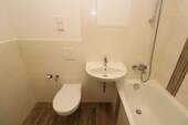 Beispiel Bad mit Wanne - 4 Zimmer Etagenwohnung zur Miete in Freiberg