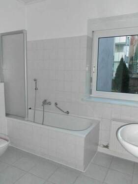 Bad (ähnl. ) - 4 Zimmer Etagenwohnung in Gera