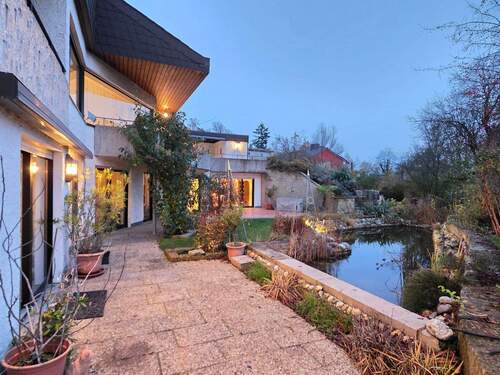 Umlaufende Terrasse - 9 Zimmer Mehrfamilienhaus, Wohnhaus zum Kaufen in Coburg