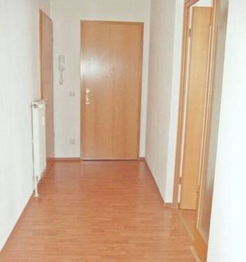 Flur mit Wohnungstür* - 