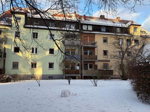 Außenansicht - Geräumige 2-Zimmer-Wohnung mit Balkon in ruhiger Lage - Neunkirchen am Sand