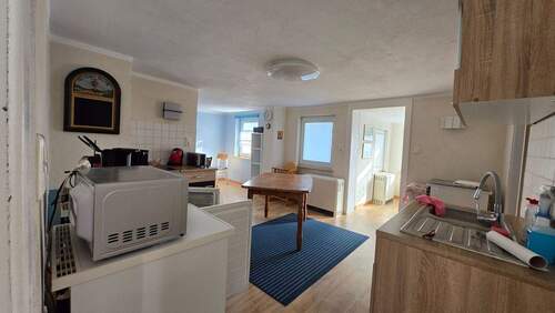 Küche mit Durchgang zur Veranda und Terrasse.jpg - 