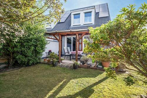 Hausansicht - Familienfreundliche Doppelhaushälfte mit Garten und Terrasse in ruhiger Lage