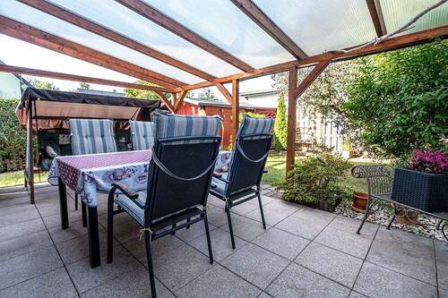Terrasse mit Zugang zum Garten - 4 Zimmer Doppelhaushälfte zum Kaufen in Berlin