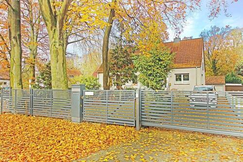 Hausansicht / Straßenseite - Freistehendes Einfamilienhaus mit viel Potenzial in Dessau-Haideburg