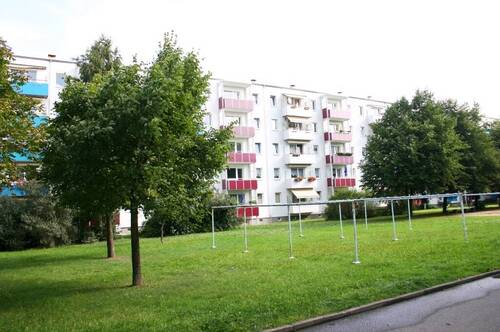 Eutiner Str. 10-15 Rückansicht.jpg - frisch sanierte 4-Raum-Wohnung im 1. OG
