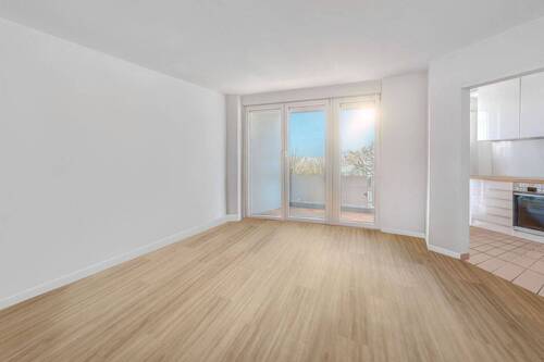 Wohnzimmer - 3 Zimmer Etagenwohnung zum Kaufen in München