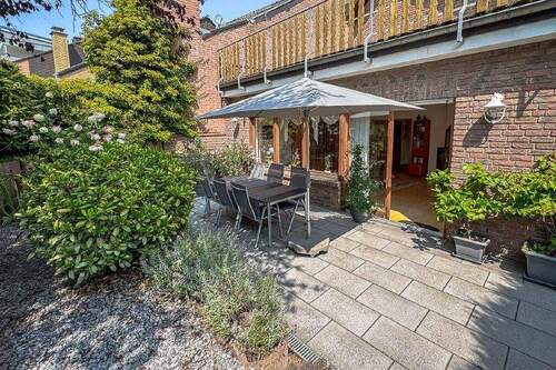 Terrasse - 7 Zimmer Mehrfamilienhaus, Wohnhaus in Bornheim