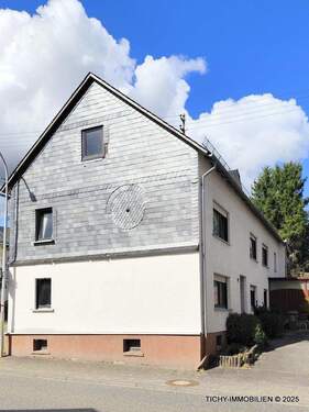 Hausansicht - 6 Zimmer Einfamilienhaus zum Kaufen in Holzbach