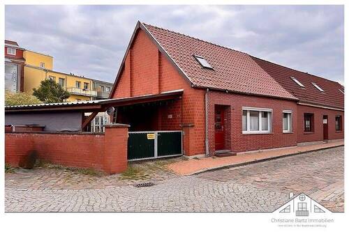 Gebäudeansicht Seite - 3 Zimmer Reihenendhaus zum Kaufen in Grevesmühlen