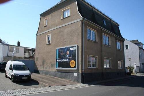 Linke Gibelansicht - 8 Zimmer Mehrfamilienhaus, Wohnhaus zum Kaufen in Lommatzsch