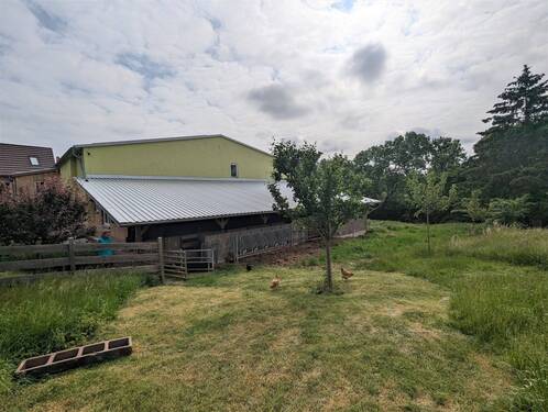 Stall und Grundstück - 