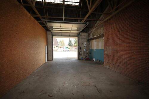 Halle innen mit Trennwand - 