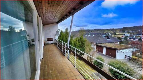 Balkon - 7 Zimmer Einfamilienhaus in Ostelsheim