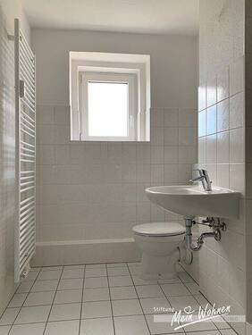 Bad mit Dusche - 