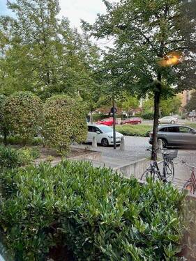 Blick nach Draußen.jpg - 2 Zimmer Etagenwohnung zum Kaufen in Berlin