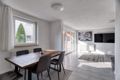 Blickachse vom Essbereich in den Wohnbereich im EG - 