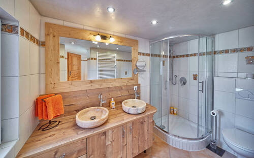 Großes Bad mit Dusche - 
