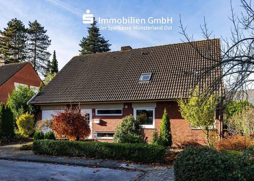 Vorderansicht - Grünes Wohnglück mit Raum für Neues!