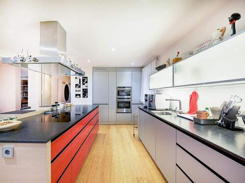 Kochbereich - Mehrfamilienhaus, Wohnhaus mit 226,00 m&sup2; in Pfinztal / Berghausen zum Kaufen