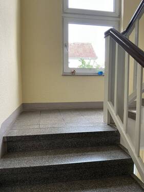 Hausflur - 3 Zimmer Etagenwohnung in Bitterfeld-Wolfen