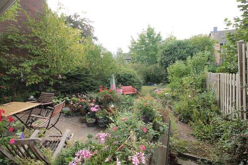 Gartenoase mit Südausrichtung - Gepflegtes Reihenmittelhaus mit Südbalkon, Terrasse und Garage in Wunstorf
