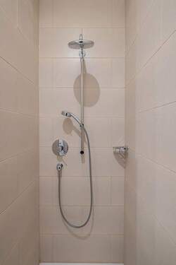 Detailansicht Badezimmer - Etagenwohnung mit 91,00 m&sup2; in Berlin zur Miete