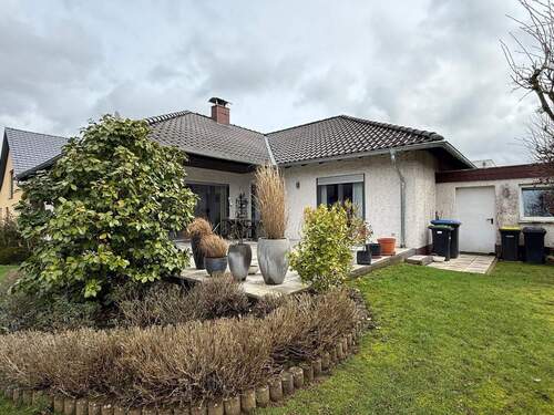 Bild 1 - Sehr gepflegter Bungalow in sonniger, ruhiger Höhenlage im Mettlacher Ortsteil Saarhölzbach!