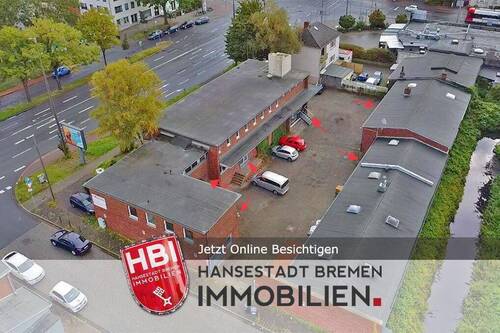 Titelbild - Neustadt Zwei geräumige Gebäude: Zentrale Gewerbeeinheit mit Stellplätzen und großzügiger Zufahrt