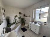 Bad mit Wanne - 