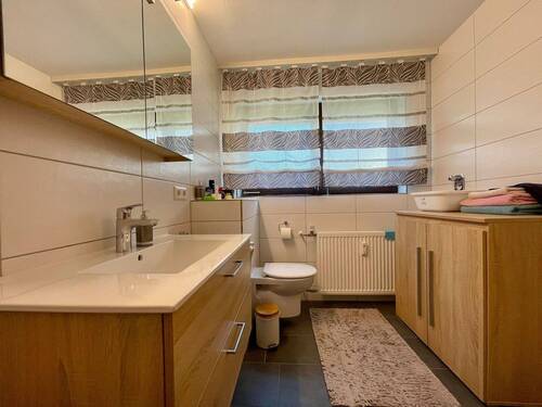 Badezimmer EG - 9 Zimmer Mehrfamilienhaus, Wohnhaus in Welzheim