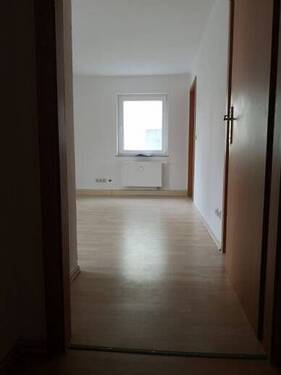 Blick vom Flur in Wohnstube - 3 Zimmer Etagenwohnung in Haselbach