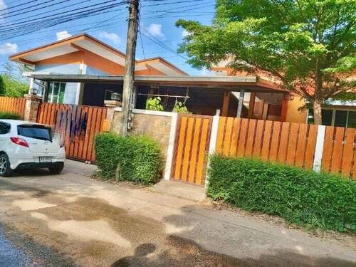 Bild 1 - 2 Häuser in Suranaree ideal für das Zusammenleben mit Eltern, Schwiegereltern, Kinder und Enkel