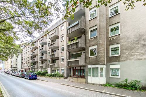 Hausansicht - Nur mit WBS - 1-Zimmer - Küche - Aufzug - frisch renoviert