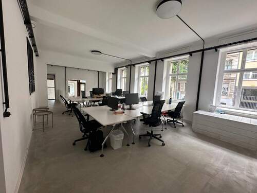 Bürofläche 1 - Helles Büro in ehemaliger Apotheke - Toplage Kreuzberg, 1 Min zur U-Bahn