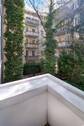 Blick vom Balkon in den begrünten Innenhof - 