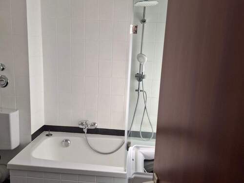 Bad WSP 12.jpg - 1 Zimmer Etagenwohnung in Nürnberg