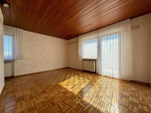 Schlafzimmer mit Ausgang zum Balkon - 